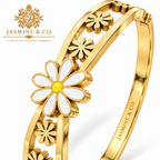 White daisy floral gold-plated bracelet – close-up detail