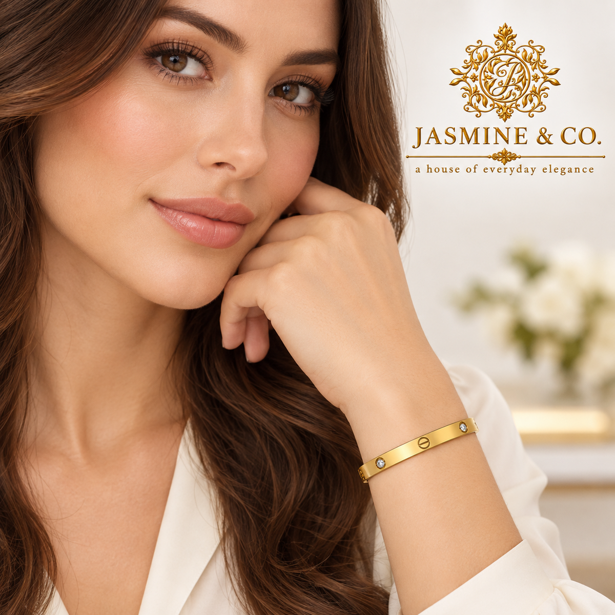 Crystal rivet gold-plated bracelet – model wearing